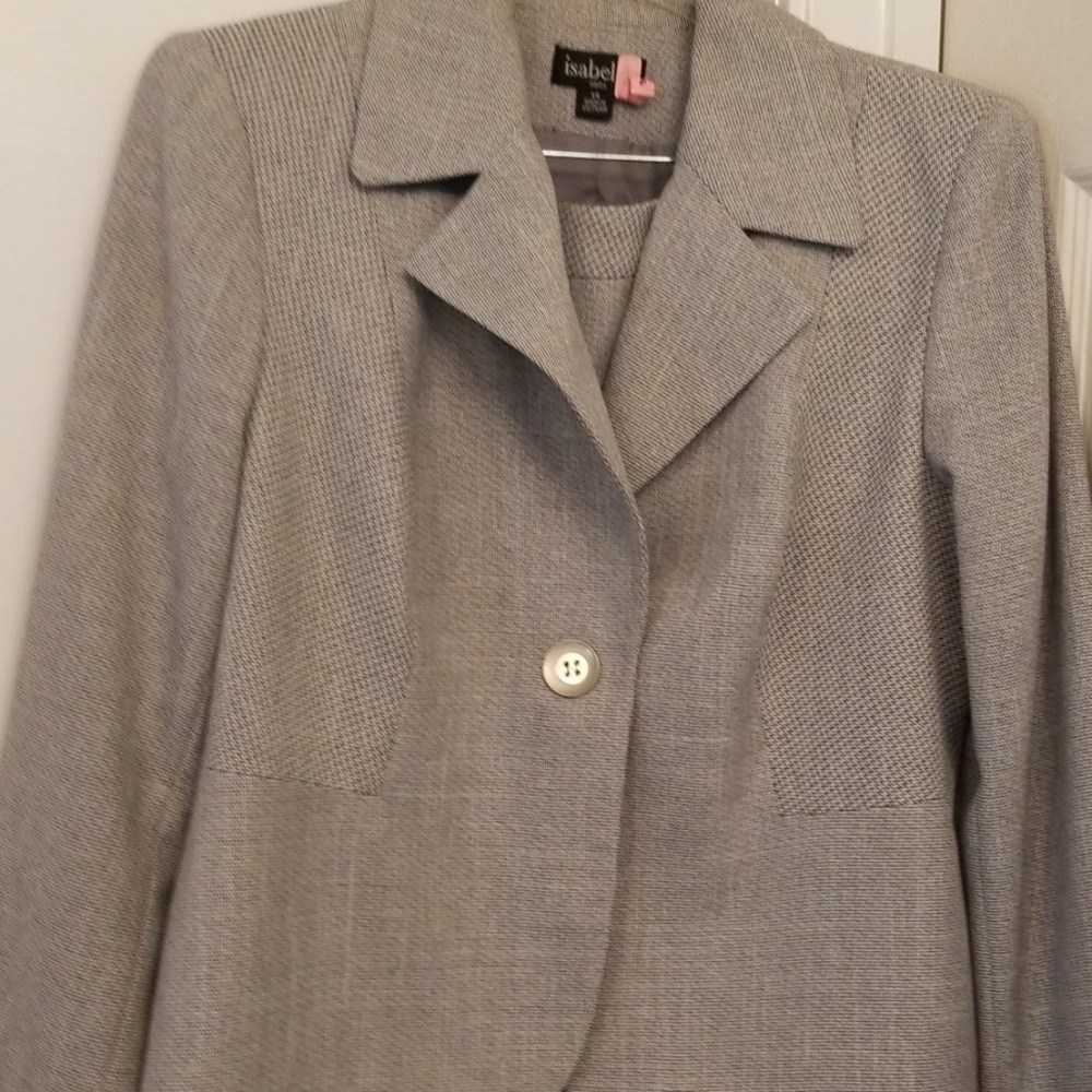 Skirt suit